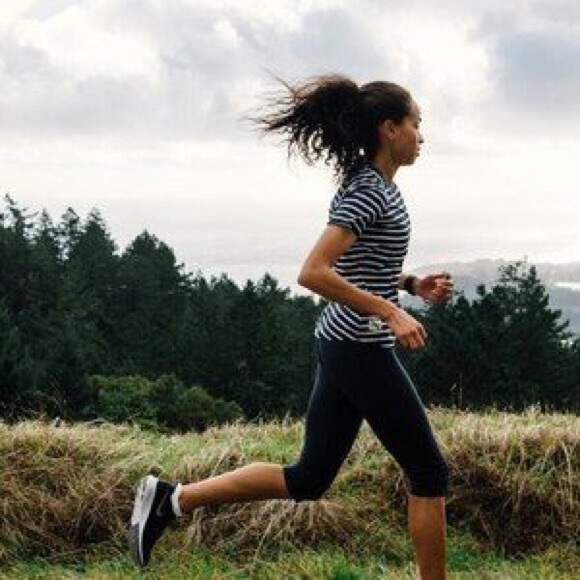 Tracksmith Turnover Capri Crop Tights in Navy, XS - Picture 2 of 12